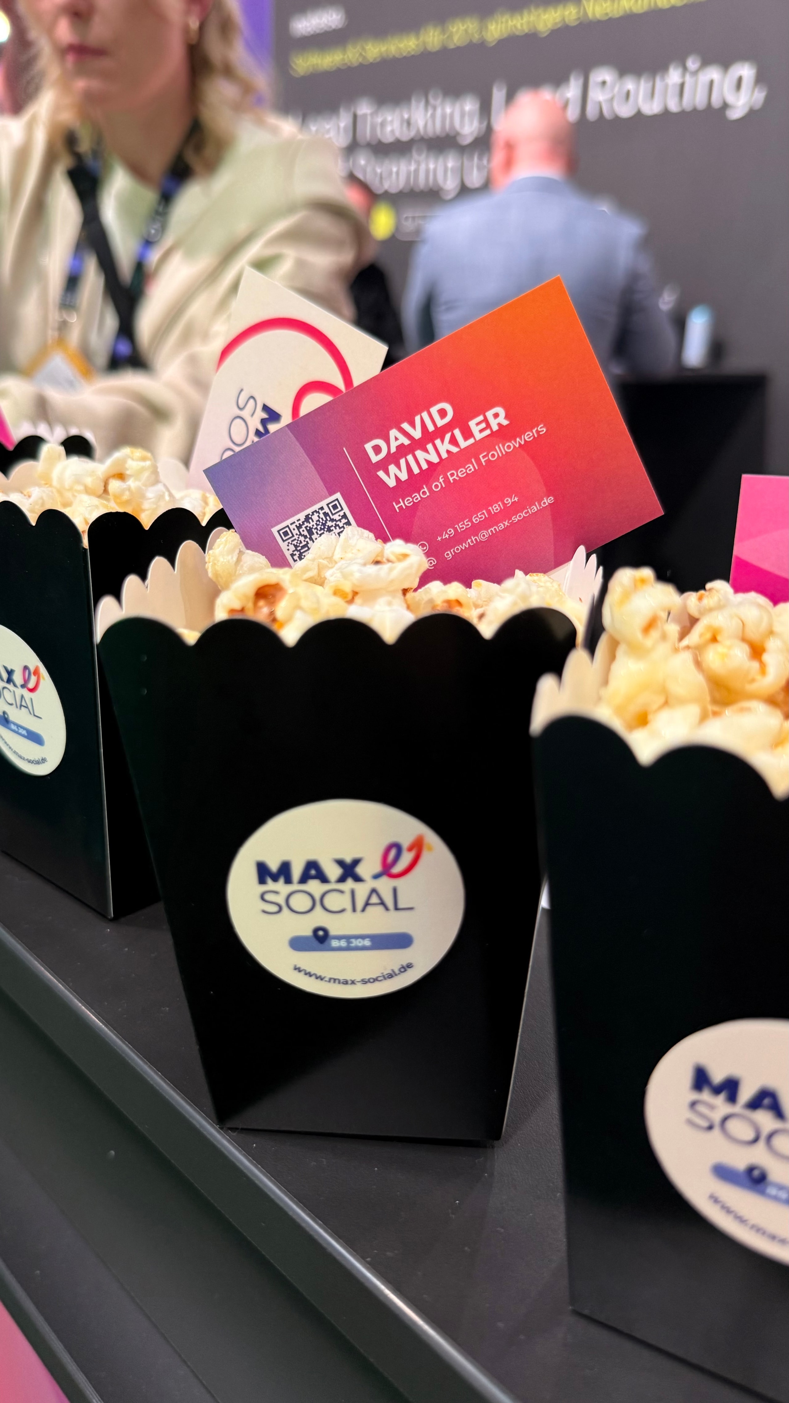 Gebrandete Popcornbecher als Give-away am Messestand